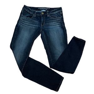 American Eagle Outfitters dark wash skinny jegging fitted w full pockets. Sz 4.